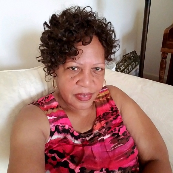 Profile Picture of Annette Tate (@shopanddrop400) on Poshmark