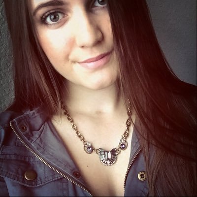 Profile Picture of Nicole Larson (@nicolelarson23) on Twitter