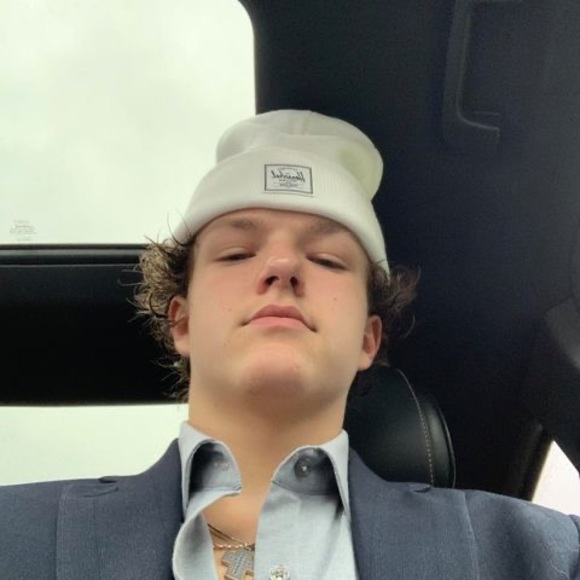 Profile Picture of Jeremy Bessette (@jeremybessette) on Poshmark