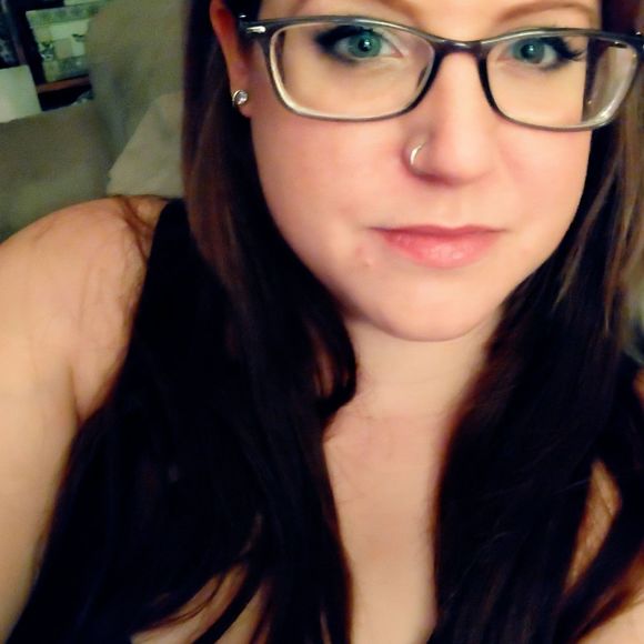 Profile Picture of Mandy Wade (@mandy_wade713) on Poshmark