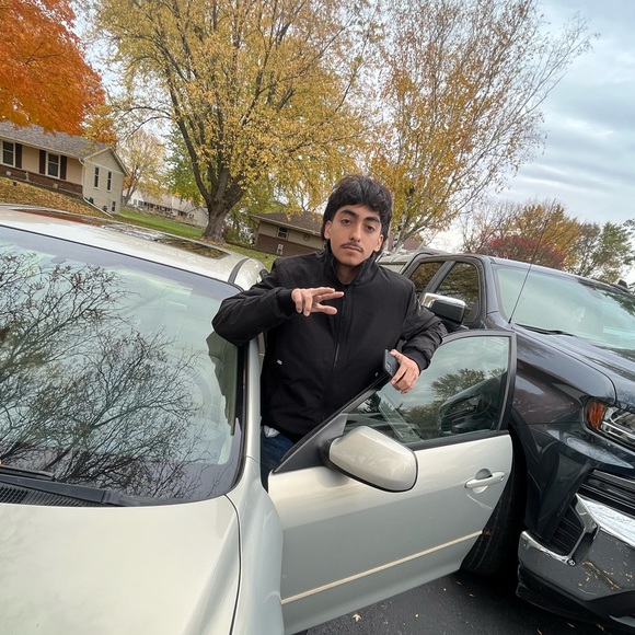 Profile Picture of Tonito Scordato (@jonathan842) on Poshmark