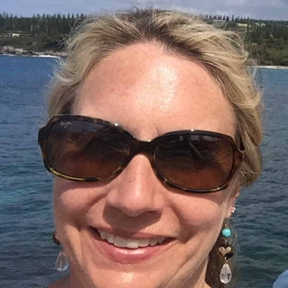 Profile Picture of Karlie Zeglin (@snowy1764) on Poshmark