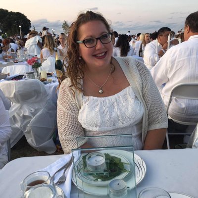 Profile Picture of Jeannette Thompson (@hollydazzlephi) on Twitter
