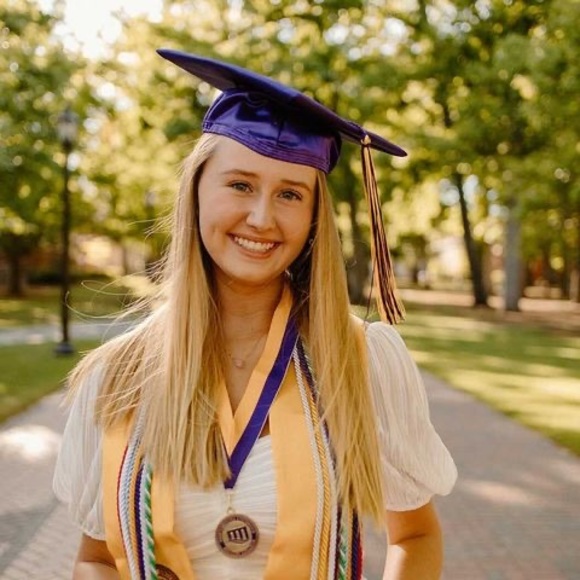 Profile Picture of Allison Priest (@allisonpries600) on Poshmark