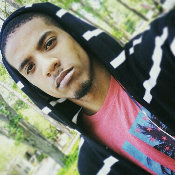 Profile Picture of Travis Dawson (@avidofficial) on Poshmark