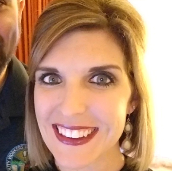 Profile Picture of Caryn Hatler (@carynjean) on Poshmark