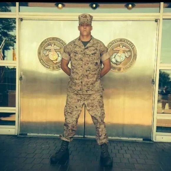 Profile Picture of Dustin Jones (@big_gator33) on Poshmark