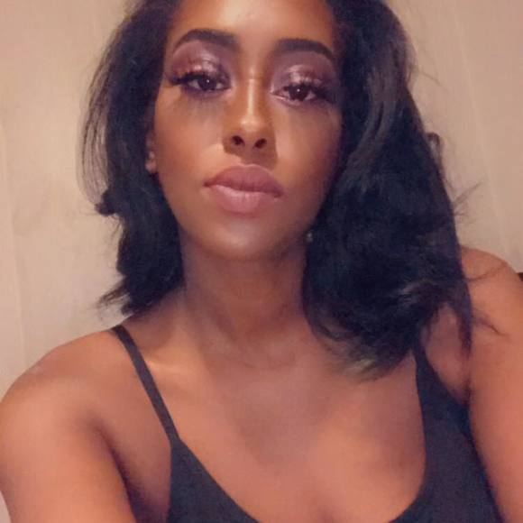 Profile Picture of Dadra Hicks (@dadrahicks) on Poshmark