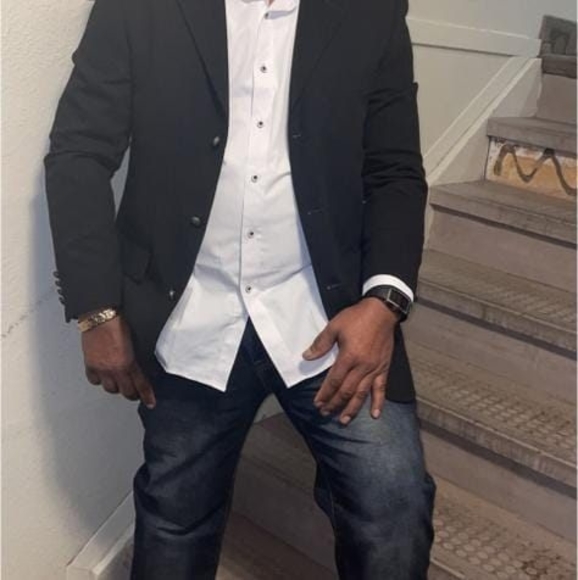 Profile Picture of Elester Swaray (@elesterswaray) on Poshmark