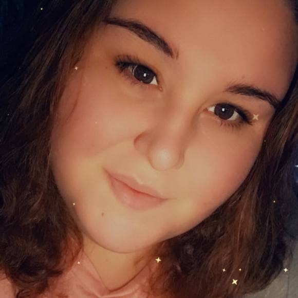 Profile Picture of Alicia Vicknair (@thatvicknairkid) on Poshmark