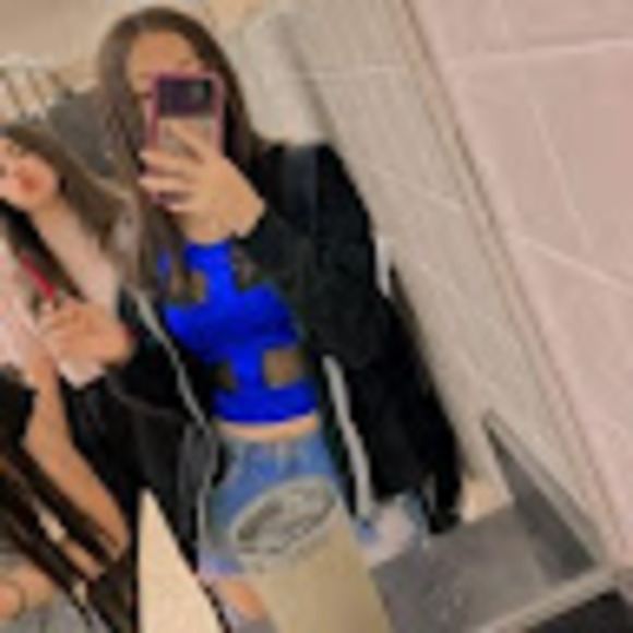 Profile Picture of Emely Ramos (@emelyramos336) on Poshmark