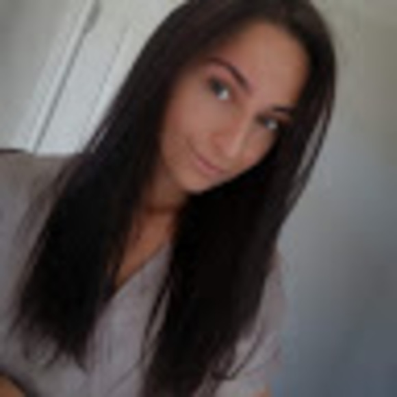 Profile Picture of Julie Rezazadeh (@rezazadehjulie) on Poshmark