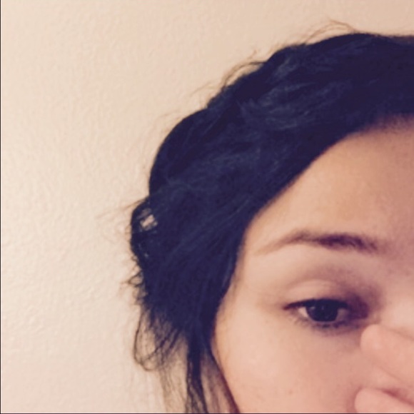 Profile Picture of Dani Gonzalez (@danniiii) on Poshmark