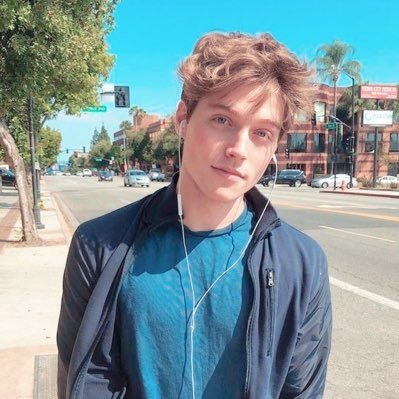 Profile Picture of Luke Holliday (@lukeyholliday) on Twitter