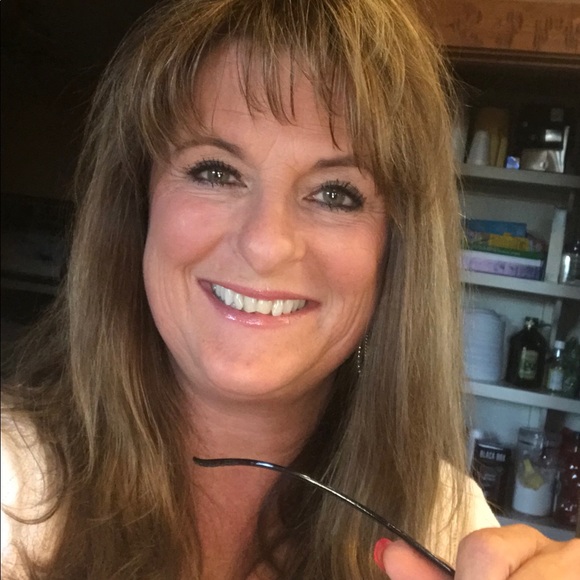 Profile Picture of Rena Lempar (@rl9274) on Poshmark