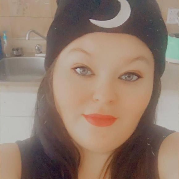 Profile Picture of Melanie Thibault (@melaniethiba699) on Poshmark