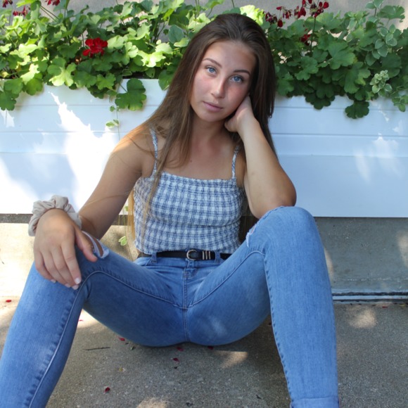 Profile Picture of Haleigh Reinbold (@haleighreinbold) on Poshmark