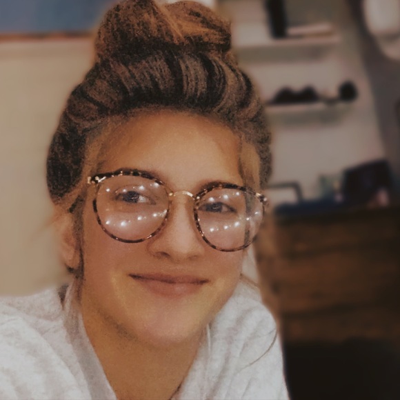 Profile Picture of Mad Lattimer (@madlattimer) on Poshmark