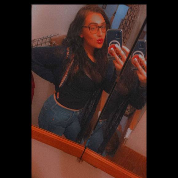 Courtney Janusziewicz - Poshmark Profile Picture of Courtney Janusziewicz (@cjanusziewicz) on Poshmark