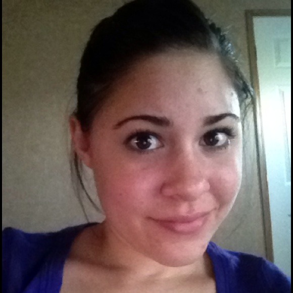 Profile Picture of Leanna Weaver (@leannaweaver) on Poshmark