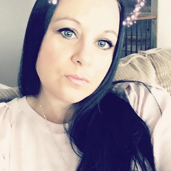 Profile Picture of Kristie Hines (@daisygirl9314) on Poshmark