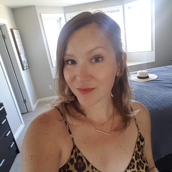 Profile Picture of Lisa Jean (@sadlerlisa) on Poshmark