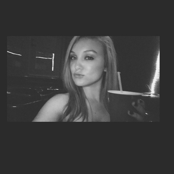 Profile Picture of Erika Grantz (@erkalee93) on Poshmark