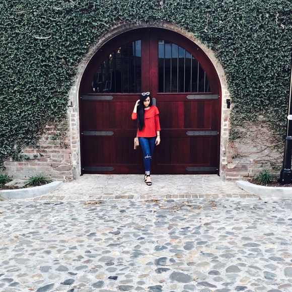 Profile Picture of Isha Singh (@ishasingh16) on Poshmark