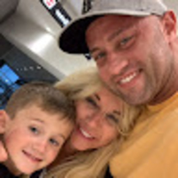 Profile Picture of April Chandler (@aprilchandle906) on Poshmark