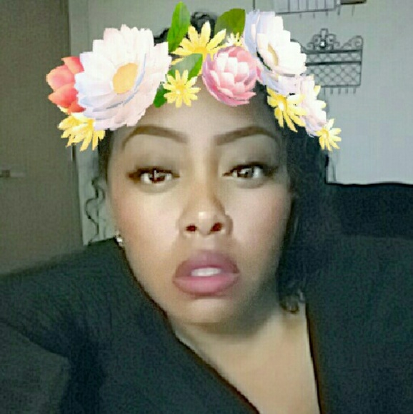 Profile Picture of Gabrielle Reaves-bartlett (@gabby_225) on Poshmark