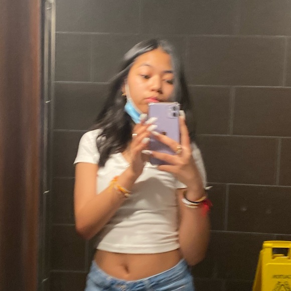 Profile Picture of Brooklynn Thanpaeng (@brooklynnthn) on Poshmark