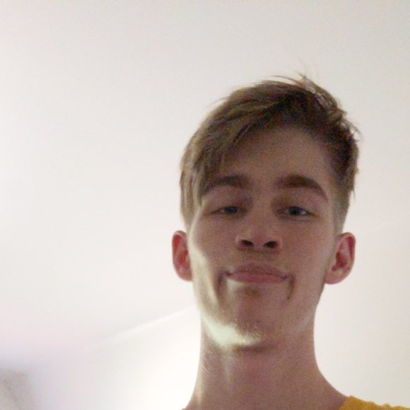 Profile Picture of Daniel Adamczyk (@danadams17) on Poshmark