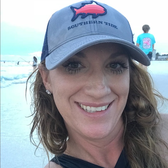 Profile Picture of Alison Thomley (@kna81702) on Poshmark