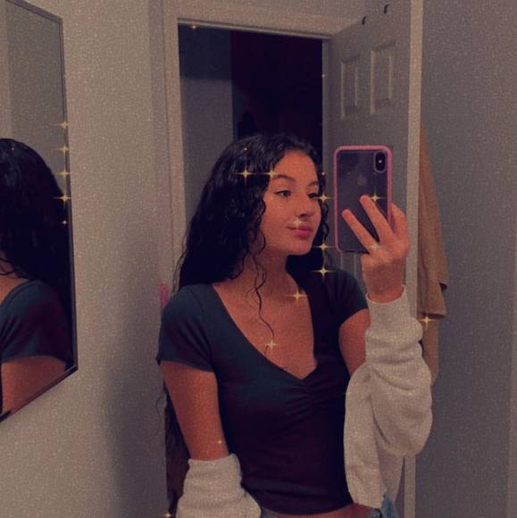 Profile Picture of Bianca Serrata (@biancaserrata) on Poshmark