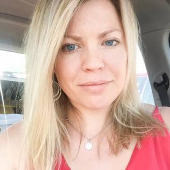 Profile Picture of Tarah Raaum (@tbird18186) on Poshmark