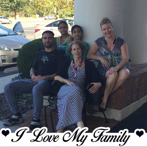 Profile Picture of Geannine Dickinson (@geannined) on Poshmark