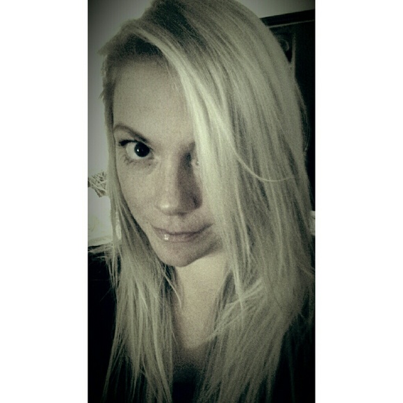 Profile Picture of Nancy Wood (@nancyhelen) on Poshmark
