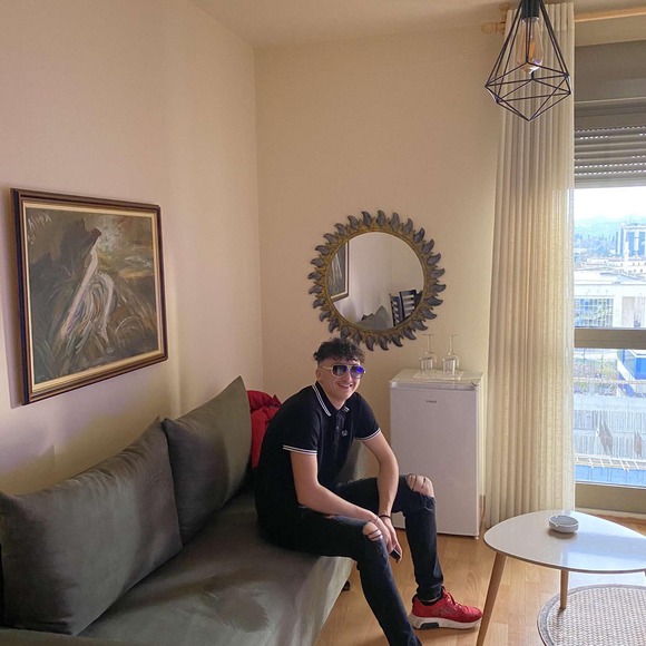 Profile Picture of Egli Vuçaj (@eglivucaj) on Poshmark
