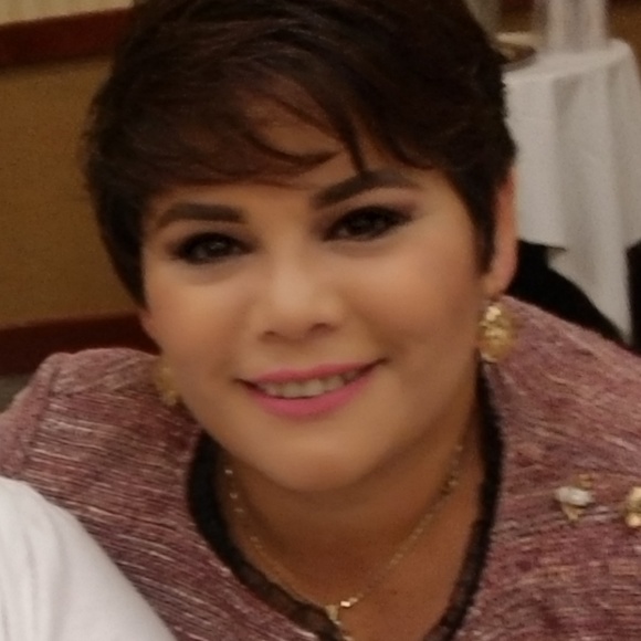 Profile Picture of Cindy Huynh (@cindymhuynh) on Poshmark