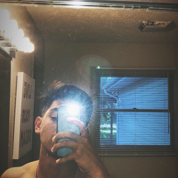 Profile Picture of Carlos Chacon (@chacon_carlos19) on Poshmark
