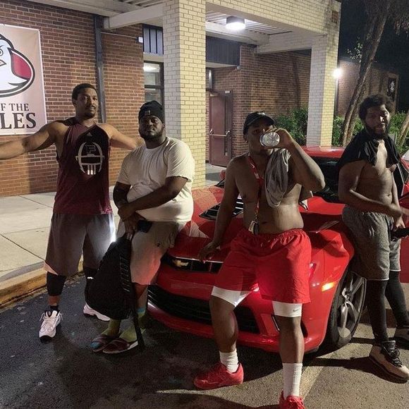 Tyrontae Henry - Poshmark Profile Picture of Tyrontae Henry (@henrytyrontae) on Poshmark