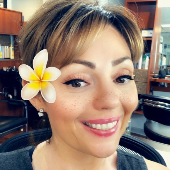 Profile Picture of Carrie Foster (@ckiss0624) on Poshmark