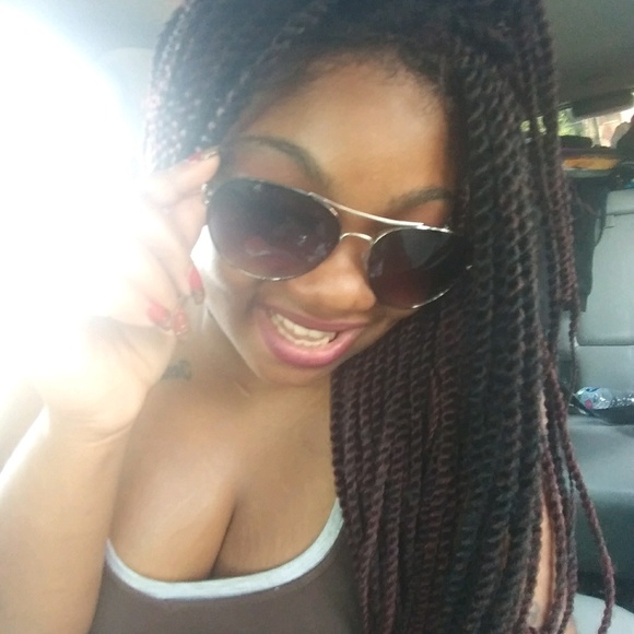 Profile Picture of Jasmine Aaron (@jazz4390) on Poshmark