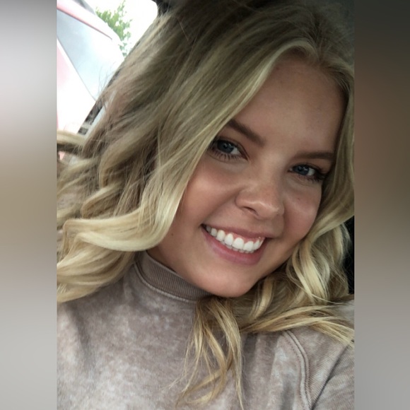 Baylee Peterson - Poshmark Profile Picture of Baylee Peterson (@aprilbay27) on Poshmark