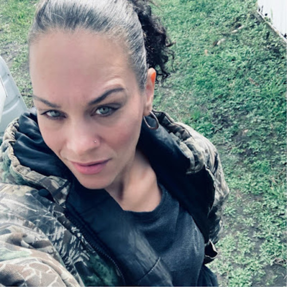 Profile Picture of Raquel Lugo (@rllugo1982) on Poshmark