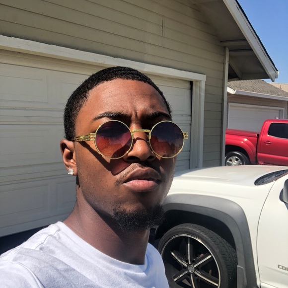 Profile Picture of Javon Cooper (@javon_cooper) on Poshmark