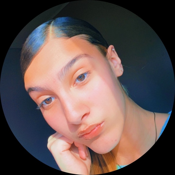 Profile Picture of Krystalin Graciliano (@kgraciliano) on Poshmark