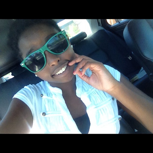 Profile Picture of Elizabeth Mungai (@elizabeth_mu) on Poshmark