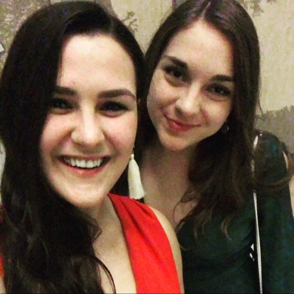 Profile Picture of Ashley Raycroft (@ashleyray44) on Poshmark