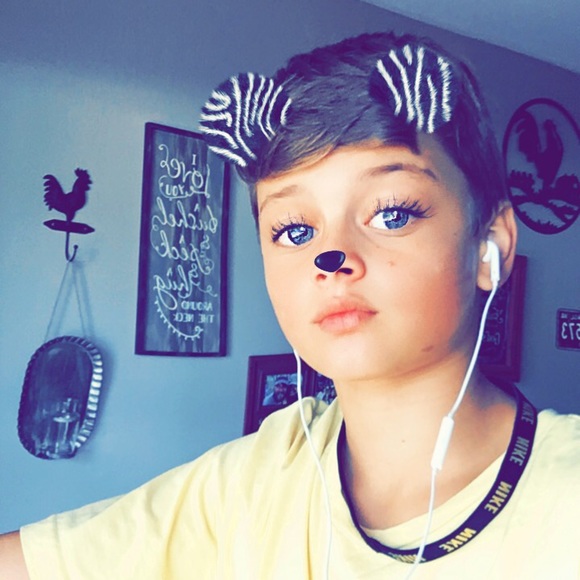 Profile Picture of Dylan Parnell (@dparne5909) on Poshmark